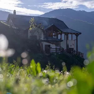 Alpin Zeneli Guest house Cerem
