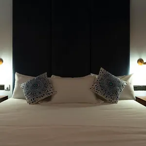 Four Petals Inn Colombo
